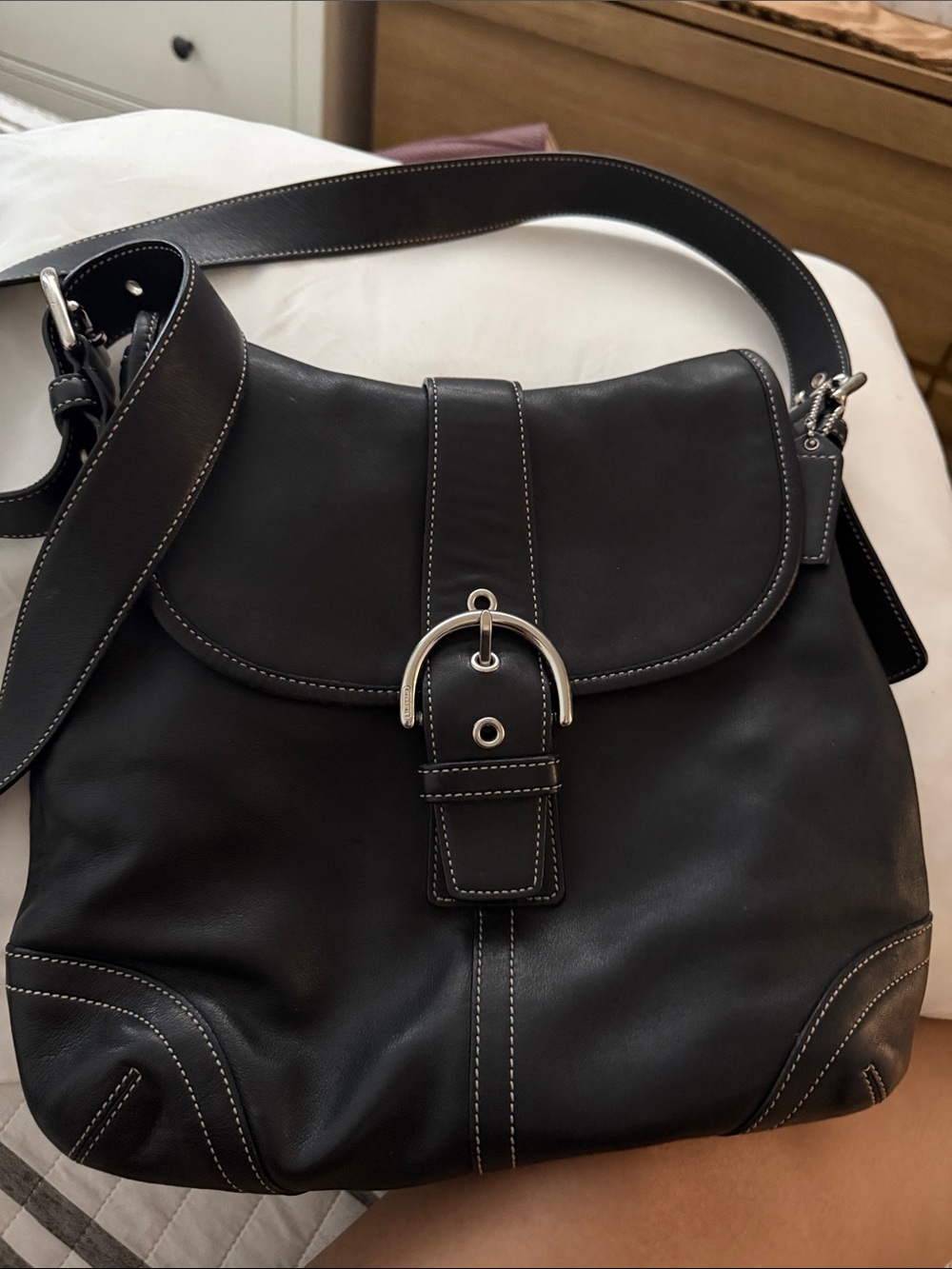 COACH ViNTAGE Black SOHoLeather crossbody buckle flat hobo bag N D04S-9480
